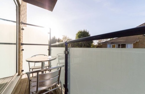 Wimbledon Apartment | Ideal Family Retreat: 12 Cascades - 1 Bedroom Apartment