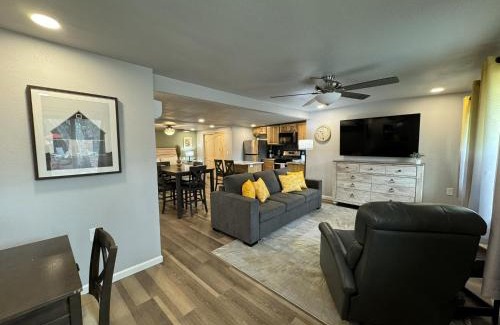 Sedona Apartment | Cozy 12 Creekside Retreat Condo with Inviting Hot Tub