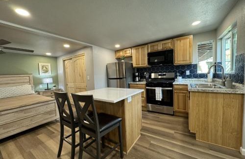 Sedona Apartment | Cozy 12 Creekside Retreat Condo with Inviting Hot Tub