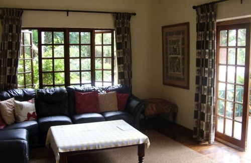 Harare House | Experience Comfort at 12 Fleetwood Lodge with Pool & Dining