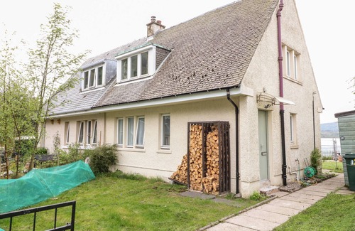 Oban House | Cozy Kenmore Cottages with Open Fire & Pet-Friendly Stay