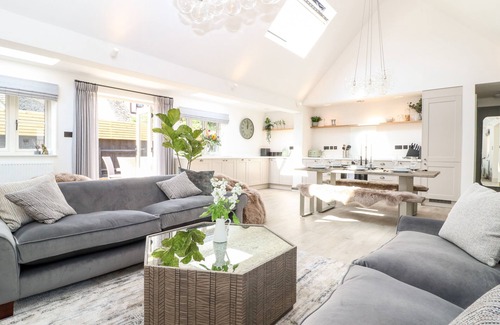 Kingham Cottage | Family-Friendly Retreat at 12 Manor Farm Close, Kingham