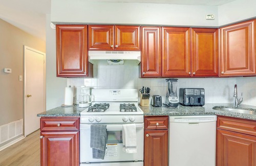 Northeast Philadelphia Apartment | 12 Mi to Center City: Philadelphia Apt w/Balcony