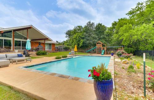 Austin House | Cozy Austin Guest Cottage with Pool Access Near Downtown