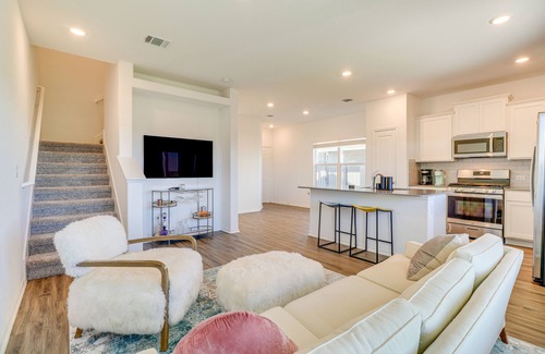 Stony Ridge North House | Ideal Del Valle Retreat with Patio and Family-Friendly Amenities