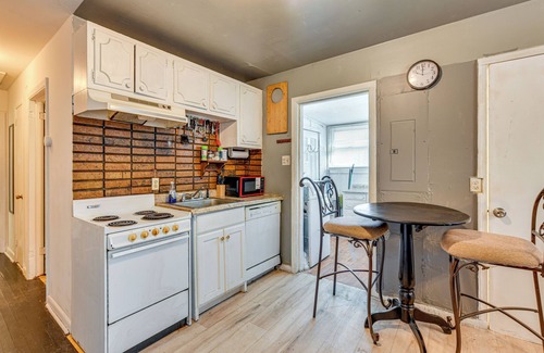 Petersburg House | 12 Mi to Lake Chesdin: BBQ-Ready Angler's Getaway!