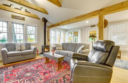 New London House | Idyllic Wild Goose Cottage with Oceanfront Hot Tub