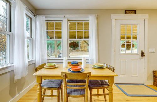 New London House | Idyllic Wild Goose Cottage with Oceanfront Hot Tub