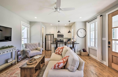 Fort Worth Cottage | Idyllic Fort Worth Cottage with Yard & Farm Views