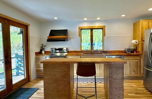 Oneonta Cabin | 12 miles to All Star Village, 18 miles to Dreams Park