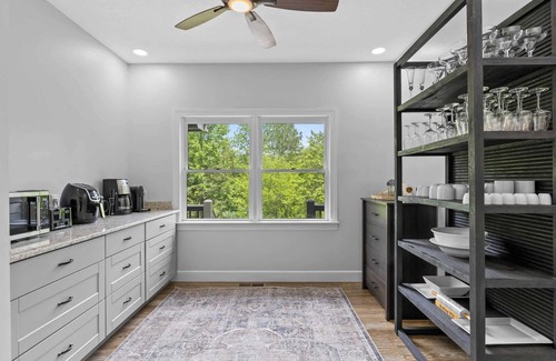 Foxfire Estates House | 12 Min to Downtown! Sleeps 16~Hot Tub~Fire Pit