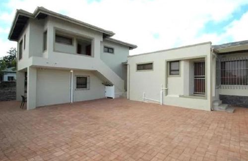 Saldanha House | Pet-Friendly 12 on Beach Guest House with Ocean Views