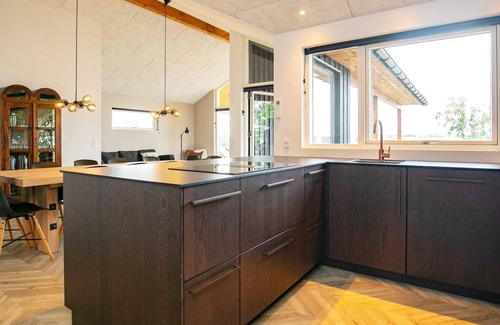 Millinge House | Spacious 12-Person Holiday Home with Oceanfront Views