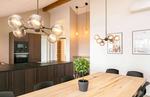 Millinge House | Spacious 12-Person Holiday Home with Oceanfront Views