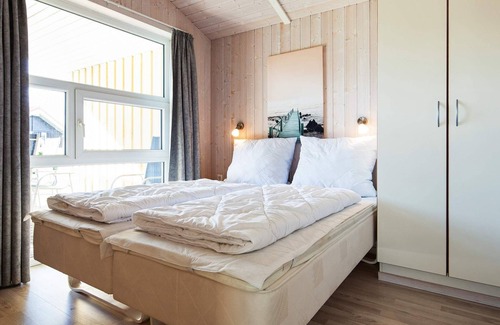 Lensterstrand House | Cozy 12-Person Holiday Home with Oceanfront Views in GROEMITZ
