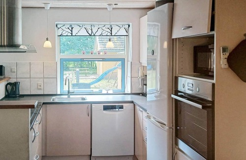 Sundstrup House | Ideal Holiday Home for 12 in Højslev with Spa Amenities