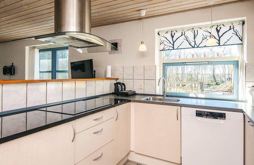 Sundstrup House | Ideal Holiday Home for 12 in Højslev with Spa Amenities