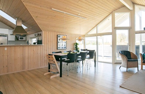 Grønhøj House | Spacious 12-Person Holiday Home with Ocean Views in Løkken