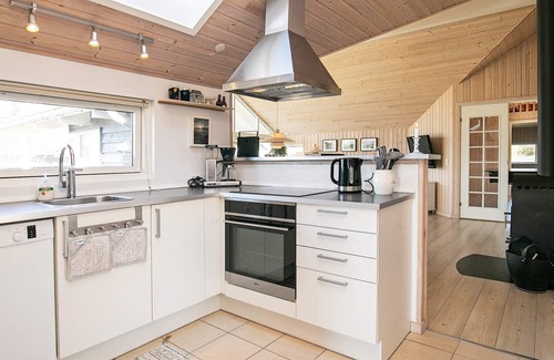 Grønhøj House | Spacious 12-Person Holiday Home with Ocean Views in Løkken