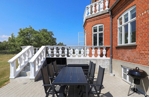 Nyborg House | Comfortable 12-Person Holiday Home in Nyborg with Kitchen