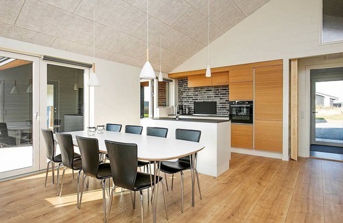 Nr. Lyngby House | Perfect 12-Person Holiday Home with Pool and Spa in Løkken