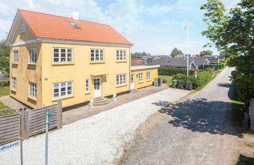 Hvidbjerg Strand House | Ideal 12-Person Holiday Home in B rkop with Kitchen