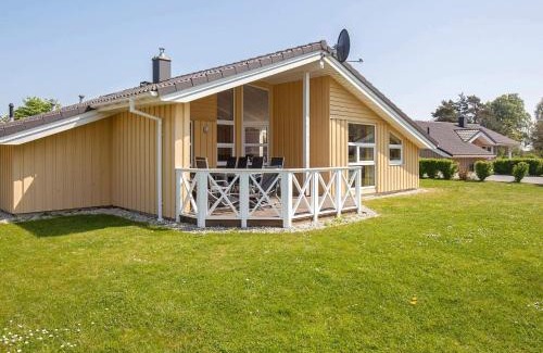 Lensterstrand House | Spacious 12-Person Holiday Home in Groemitz with Hot Tub