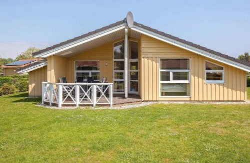Lensterstrand House | Spacious 12-Person Holiday Home in Groemitz with Hot Tub