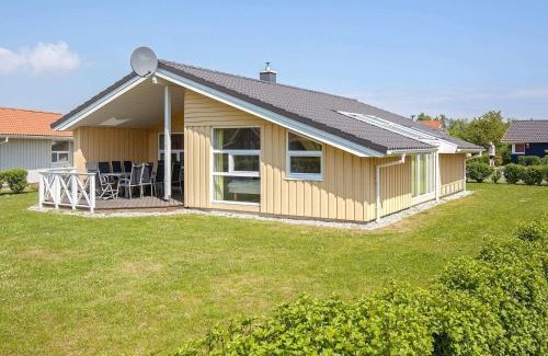 Lensterstrand House | Spacious 12-Person Holiday Home in Groemitz with Hot Tub