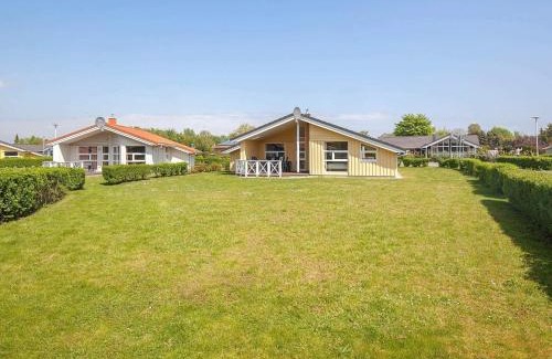 Lensterstrand House | Spacious 12-Person Holiday Home in Groemitz with Hot Tub