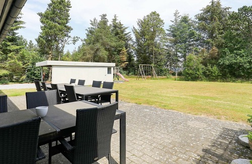 Hou House | Ideal Holiday Home for 12 in Pet-Friendly Hals