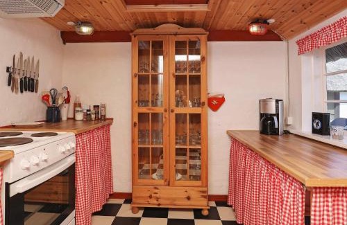 Læsø House | Spacious 12-Person Holiday Home in L s, Child Friendly Retreat