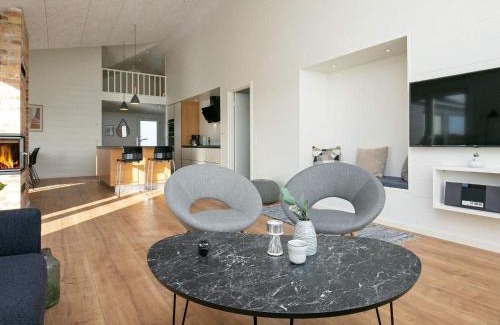 Nr. Lyngby House | Family-Friendly Holiday Home Løkken with Pool Access