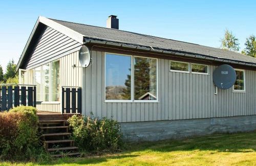 Kvenvær House | Spacious Five-Bedroom Holiday Home in Kvenvær for Families