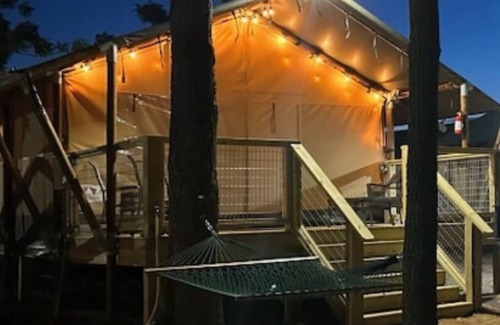 Sutherland Springs Cabin | Relaxing Retreat at Son's Rio Cibolo Safari Cabin