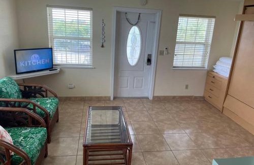 George Town Apartment | Family-Friendly Retreat at 12 South Harbor View Hotel