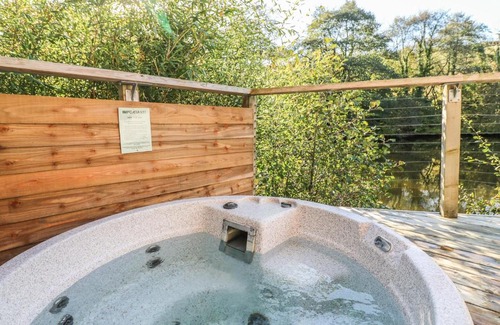 Looe House | Unmatched Comfort at 12 Water's Edge - Pet Friendly Retreat