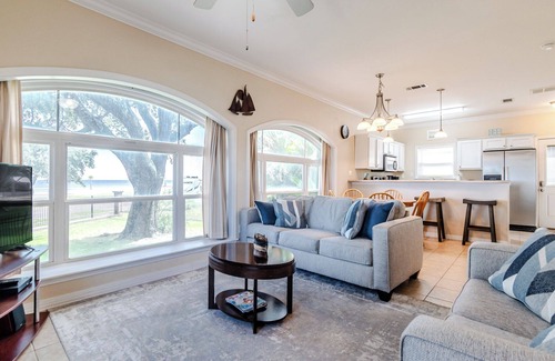 Long Beach House | Beachview Townhome - Family-Friendly Retreat with Pool