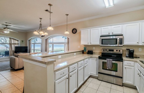 Long Beach House | Beachview Townhome - Family-Friendly Retreat with Pool
