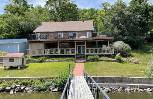Linn Creek House | Comfortable 120 Creel Home Perfect for Family Getaways