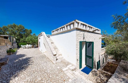 Marina di Andrano Villa | Spacious 4-Bedroom Villa for Up to 11 Guests