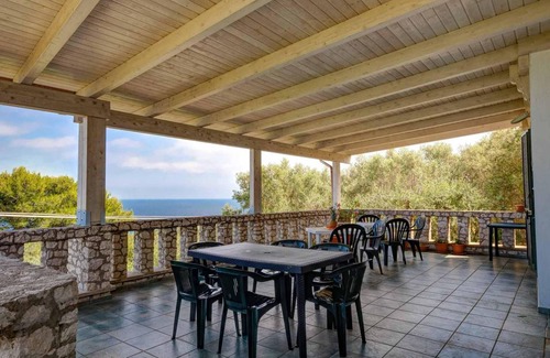 Marina di Andrano Villa | Spacious 4-Bedroom Villa for Up to 11 Guests