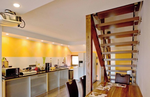 Ramsla Apartment | Discover Gallery Am Ettersberg: Pet-Friendly Retreat for 5