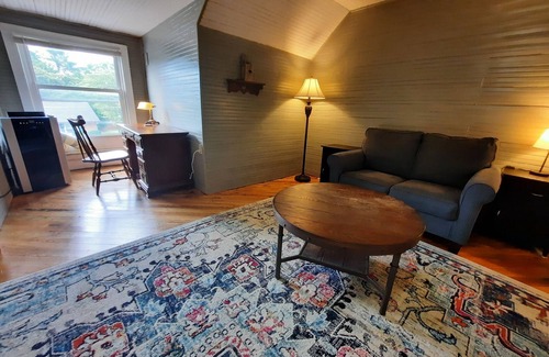 Mount Airy House | Historic Home in Mayberry with Family & Pet-Friendly Amenities