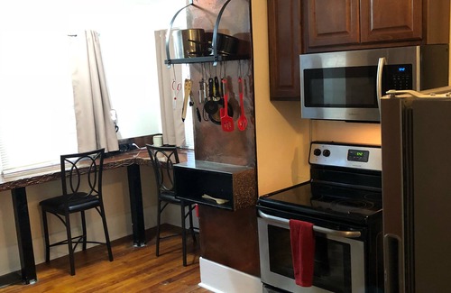 Lansing House | Modern 2-Bedroom Retreat Near MSU and Downtown