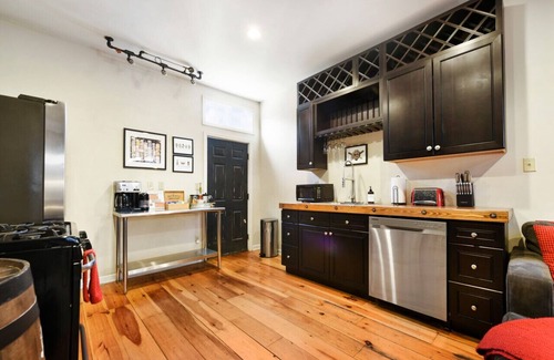 East Allegheny House | Park Free: Guest Rated 10/10 with Spa and Breakfast!