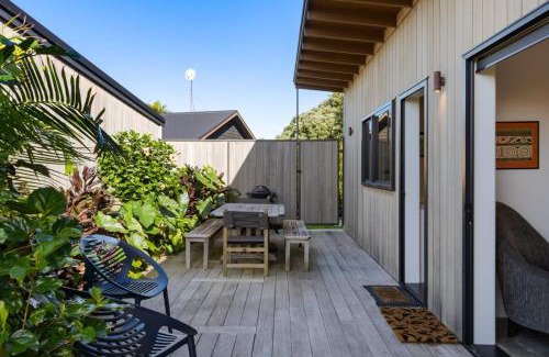 Wainui Apartment | 120m to Wainui Beach - Modern Coastal Unit