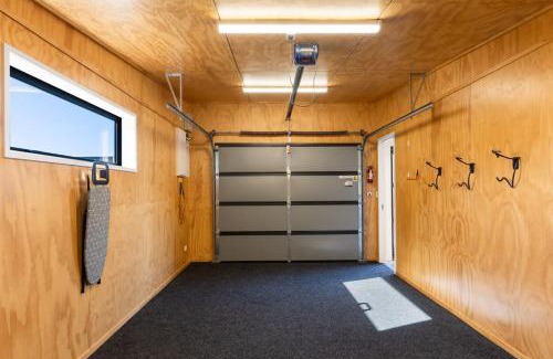 Wainui Apartment | 120m to Wainui Beach - Modern Coastal Unit