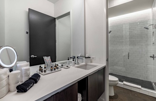 West End Hotel | Stylish 121 Hotel by AvantStay | Modern Suite in Nashville