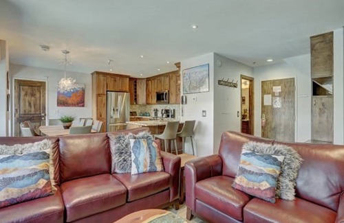 Historic District House | Spacious 4-Bedroom House with Private Pool and Hot Tub